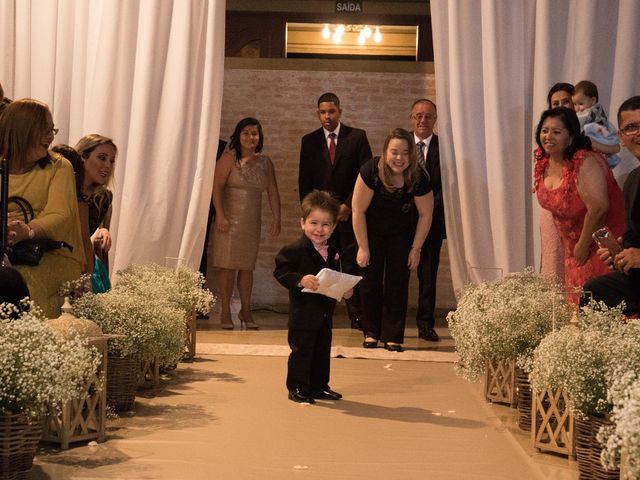 O casamento de Tiago  e Viviane  em Santo André, São Paulo 19