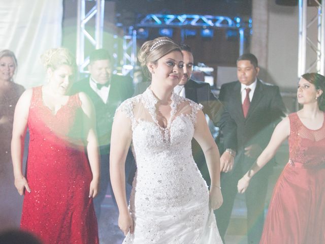 O casamento de Tiago  e Viviane  em Santo André, São Paulo 33