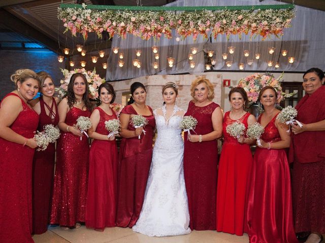 O casamento de Tiago  e Viviane  em Santo André, São Paulo 37