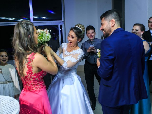 O casamento de Yuri e Priscila em Porto Alegre, Rio Grande do Sul 40