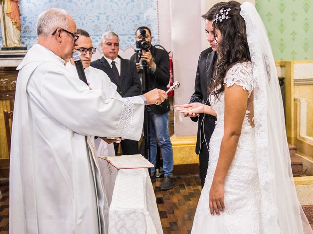 O casamento de Renan e Gabriella em Santa Rita de Jacutinga, Minas Gerais 17