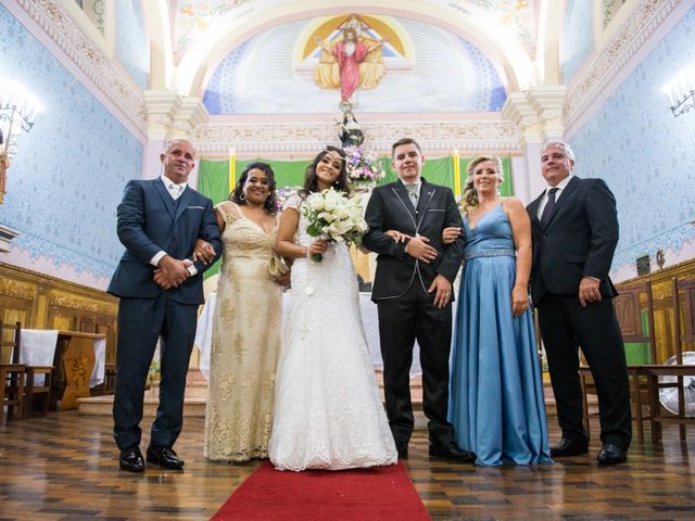 O casamento de Renan e Gabriella em Santa Rita de Jacutinga, Minas Gerais 18