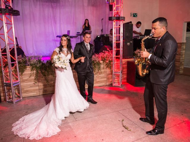 O casamento de Renan e Gabriella em Santa Rita de Jacutinga, Minas Gerais 22