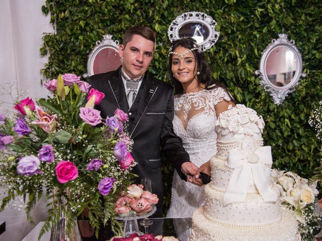 O casamento de Renan e Gabriella em Santa Rita de Jacutinga, Minas Gerais 24
