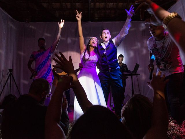 O casamento de Renan e Gabriella em Santa Rita de Jacutinga, Minas Gerais 29