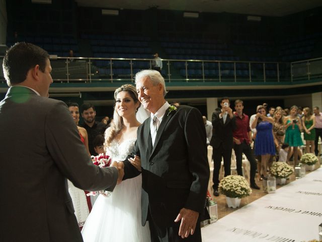 O casamento de Luciano e Ingred em Vila Velha, Espírito Santo 33
