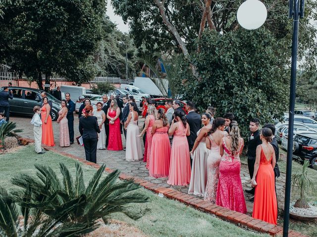 O casamento de Douglas e Camilla em Contagem, Minas Gerais 43