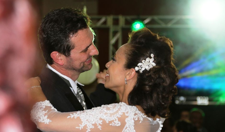 O casamento de Larissa e Rafael em Joinville, Santa Catarina