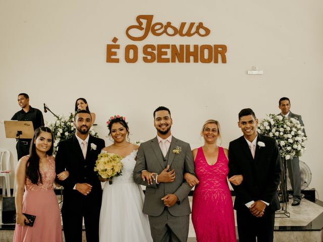 O casamento de Marcos e Rosania em Esmeraldas, Minas Gerais 13