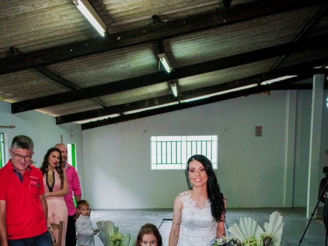 O casamento de Djéssi  e Tai em Gaspar, Santa Catarina 15