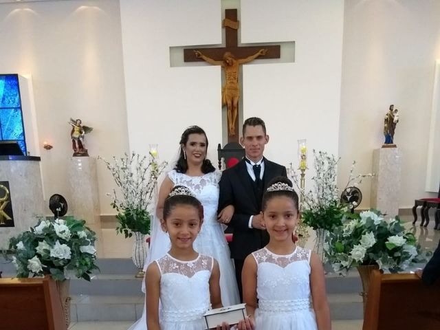O casamento de Wilson Guilherme Siqueira Dutra  e Juliana Galvino Dutra  em Bandeirantes, Paraná 11