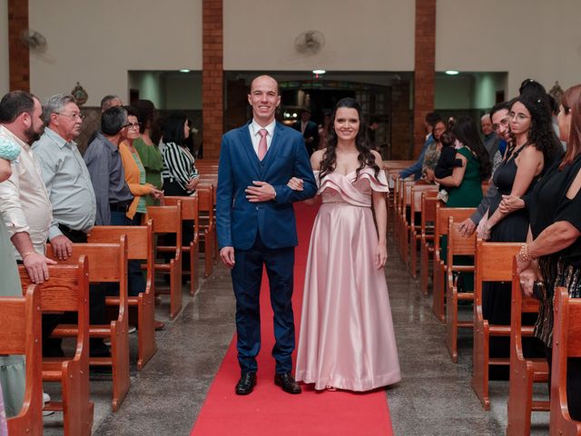 O casamento de Lucas e Lina em Contagem, Minas Gerais 19