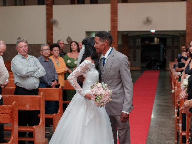 O casamento de Lucas e Lina em Contagem, Minas Gerais 32