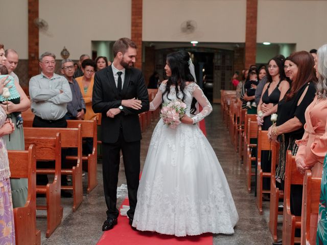 O casamento de Lucas e Lina em Contagem, Minas Gerais 38