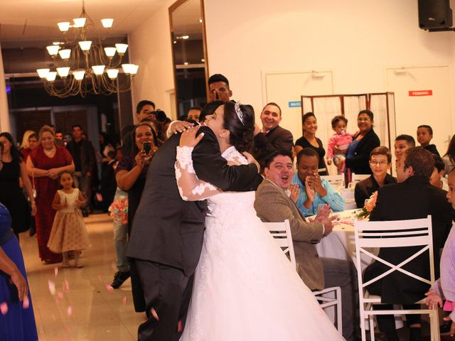 O casamento de Vinícius e Monica em Carapicuíba, São Paulo Estado 41