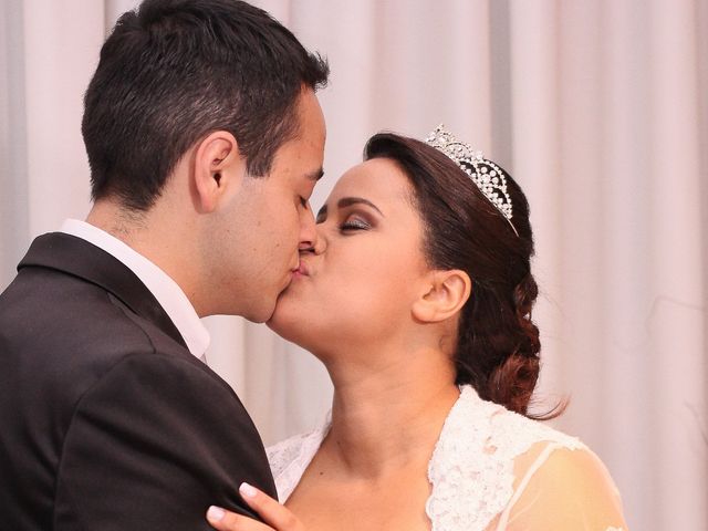 O casamento de Vinícius e Monica em Carapicuíba, São Paulo Estado 42