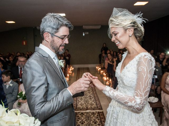 O casamento de Emerson e Alessandra em Belo Horizonte, Minas Gerais 34