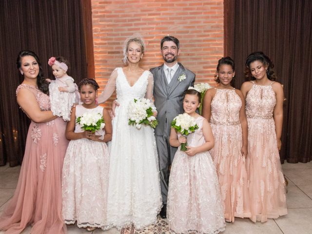 O casamento de Emerson e Alessandra em Belo Horizonte, Minas Gerais 46