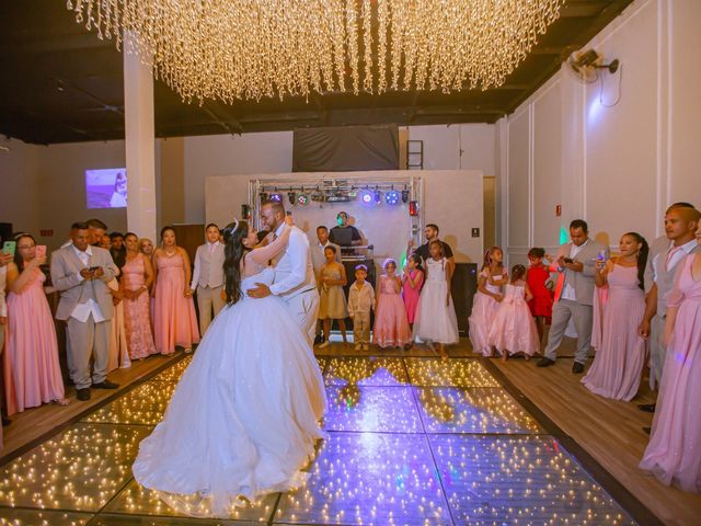 O casamento de Robson  e Camila  em Diadema, São Paulo 32