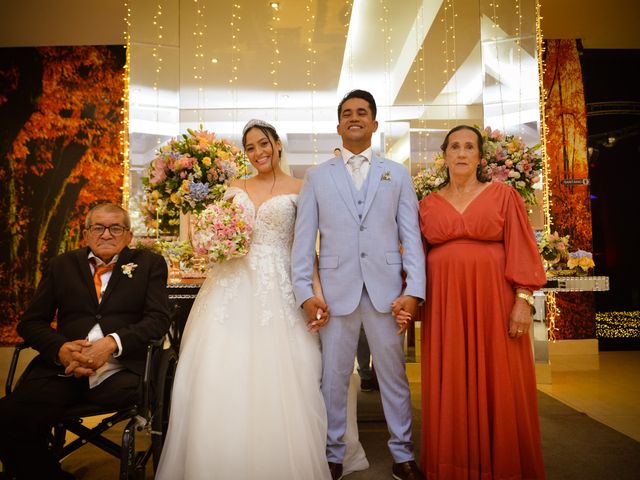 O casamento de Enon e Silvania em Cotia, São Paulo Estado 531
