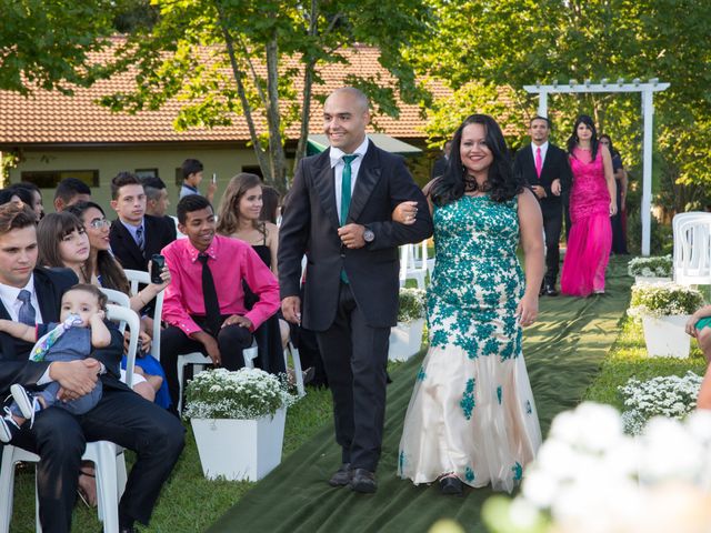 O casamento de Stefany e Jhonison em Curitiba, Paraná 26