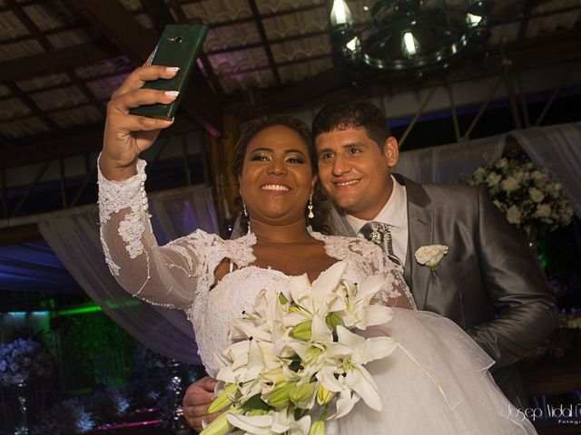 O casamento de Rafael e Débora em Lauro de Freitas, Bahia 23