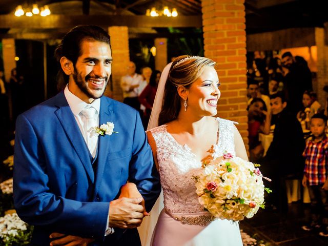 O casamento de Aíra e Gustavo em Chácara, Minas Gerais 26