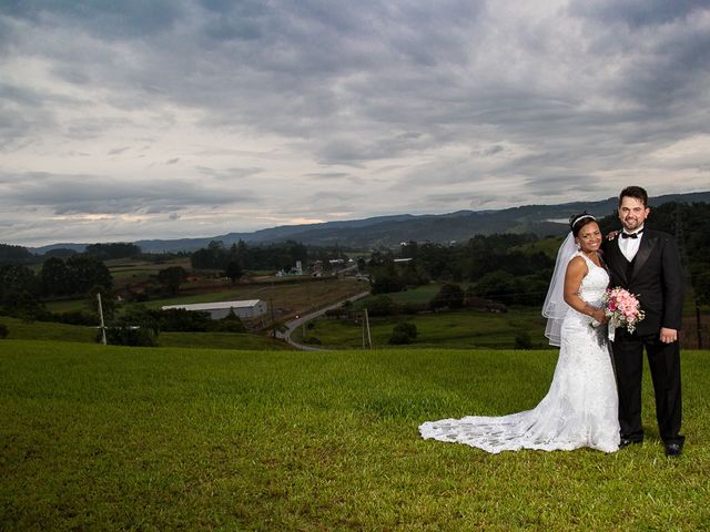O casamento de Leandro e Larissa em Agrolândia, Santa Catarina 35