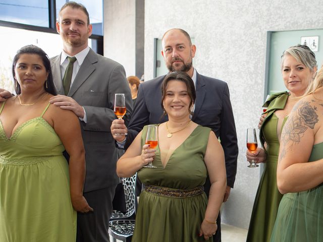 O casamento de Daniele e Junior em Joinville, Santa Catarina 123