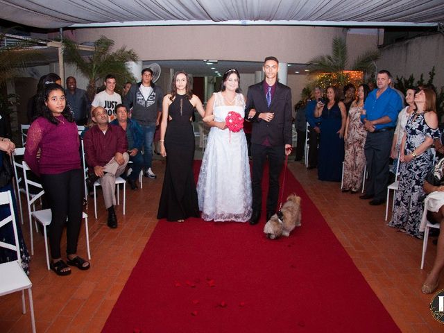 O casamento de Rochester  e Adriana em Vila Velha, Espírito Santo 18