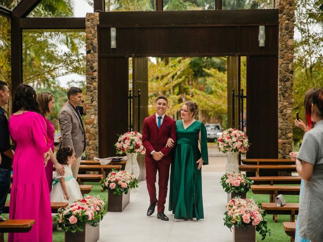 O casamento de Ewerton e Jennifer em Joinville, Santa Catarina 17