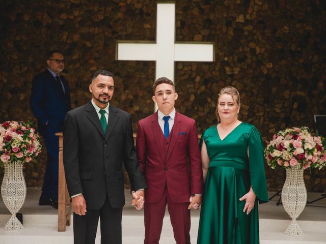 O casamento de Ewerton e Jennifer em Joinville, Santa Catarina 19