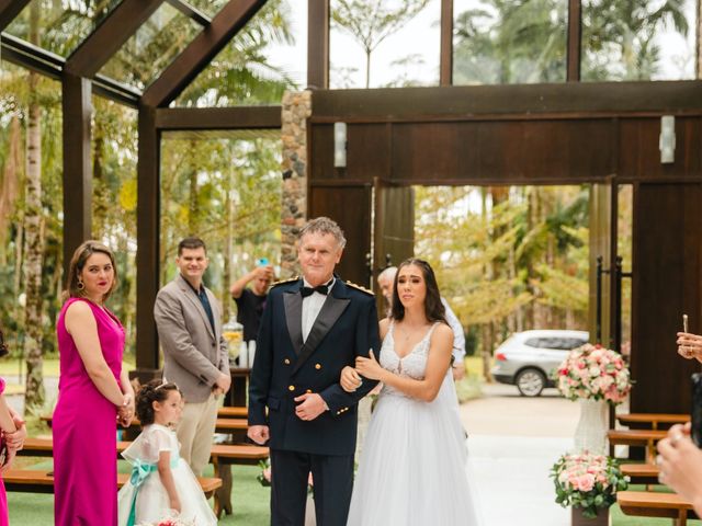 O casamento de Ewerton e Jennifer em Joinville, Santa Catarina 24