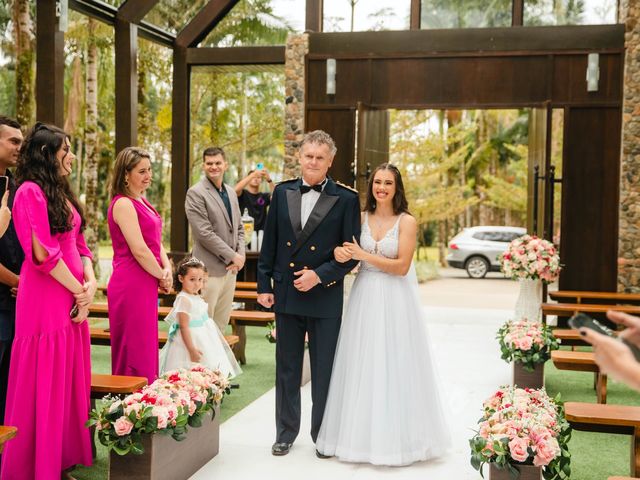 O casamento de Ewerton e Jennifer em Joinville, Santa Catarina 25