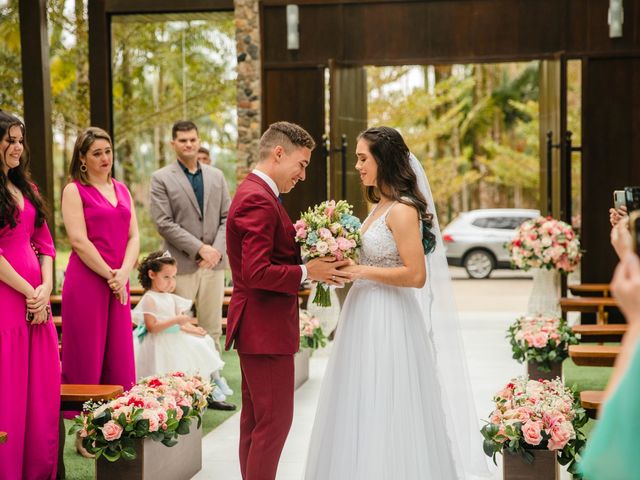 O casamento de Ewerton e Jennifer em Joinville, Santa Catarina 31