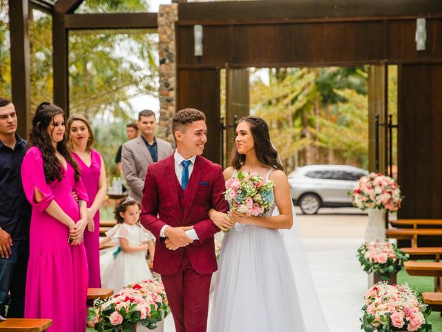 O casamento de Ewerton e Jennifer em Joinville, Santa Catarina 33