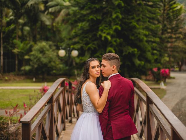 O casamento de Ewerton e Jennifer em Joinville, Santa Catarina 73