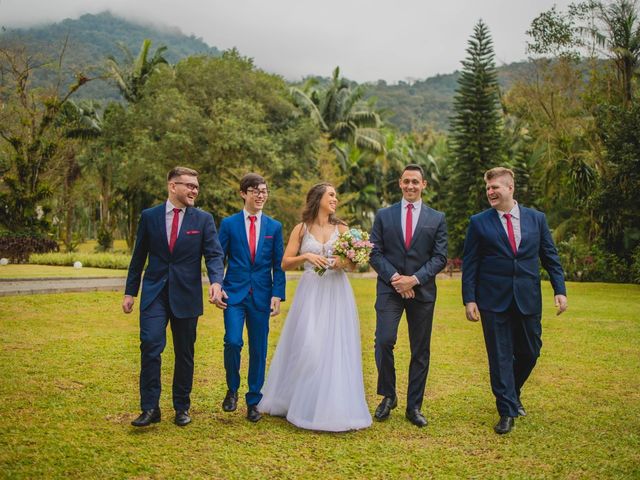 O casamento de Ewerton e Jennifer em Joinville, Santa Catarina 83