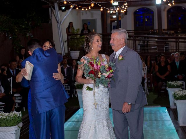 O casamento de Roney e Amanda em Belo Horizonte, Minas Gerais 32