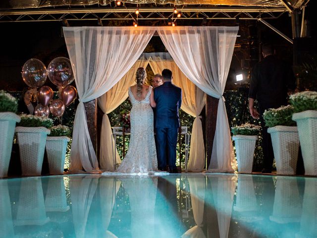 O casamento de Roney e Amanda em Belo Horizonte, Minas Gerais 35