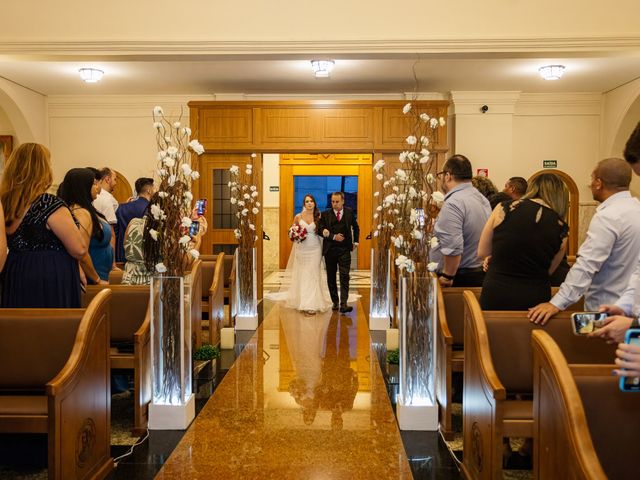 O casamento de Lucas e Vanessa em Osasco, São Paulo 38