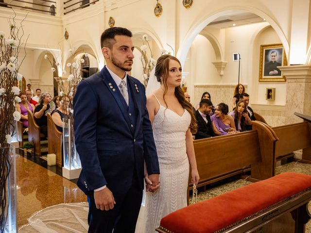 O casamento de Lucas e Vanessa em Osasco, São Paulo 42