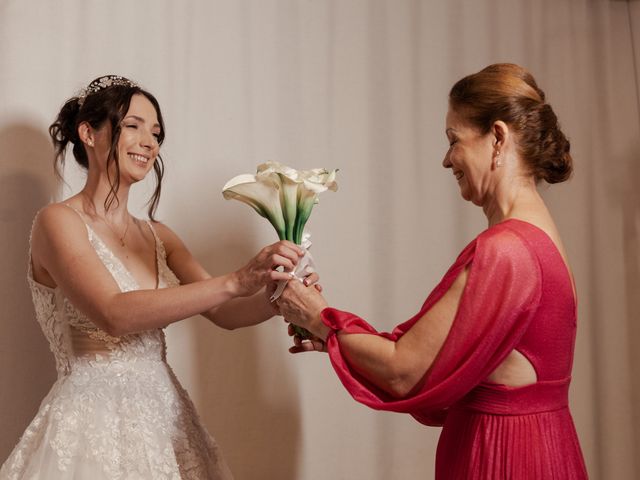 O casamento de Marcelo e Vanessa em Mata de São João, Bahia 12