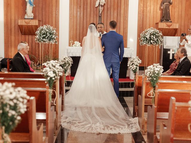 O casamento de Marcelo e Vanessa em Mata de São João, Bahia 24