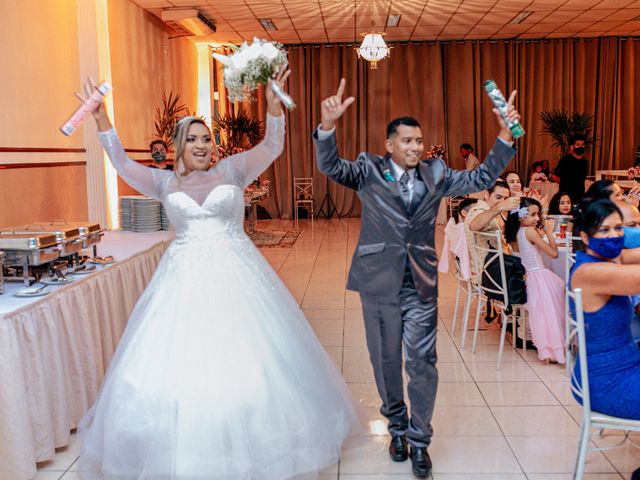 O casamento de Bruno e Michelle em Jandira, São Paulo Estado 40