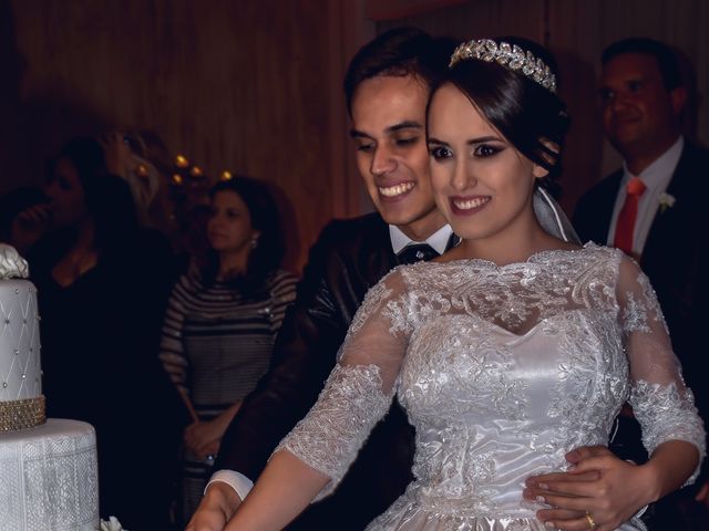 O casamento de Lucas  e Amanda  em Curitiba, Paraná 7