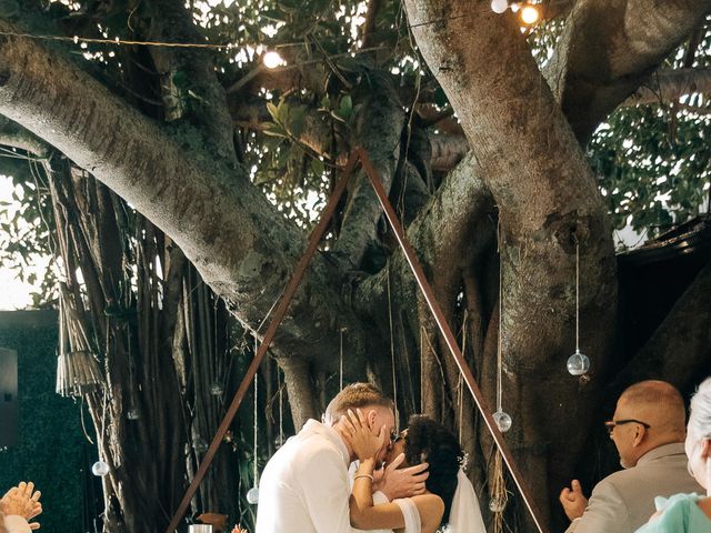 O casamento de Tiago e Crys em Florianópolis, Santa Catarina 41