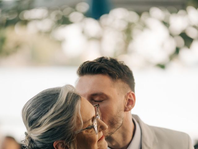 O casamento de Tiago e Crys em Florianópolis, Santa Catarina 75