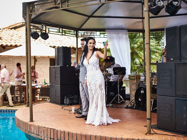 O casamento de Junior e Larissa em Araguari, Minas Gerais 94