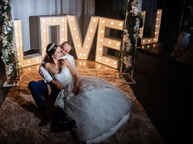 O casamento de Alexandre e Vanessa em Itapema, Santa Catarina 87